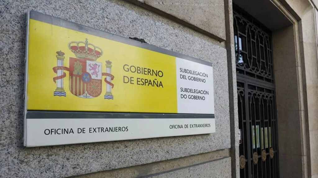 retrasos extranjería españa 2025